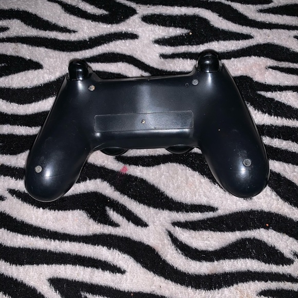 Ps4 controller ! - Picture 3 of 3
